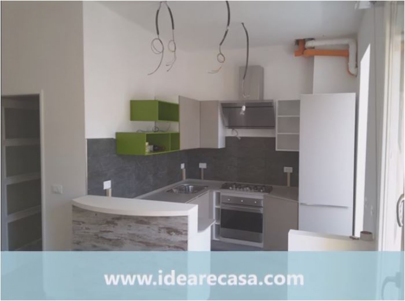 Cucine angolo con penisola e top in gres