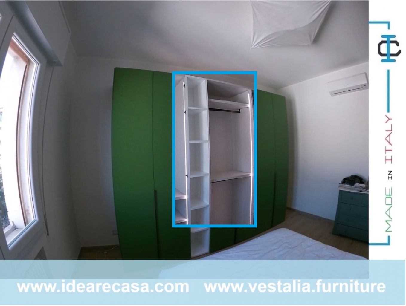 Armadio VESTALIA con Led verticali.