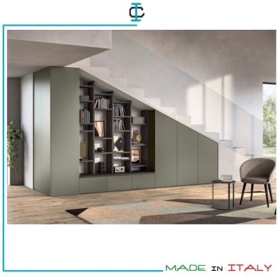 Armadio sottoscala con libreria